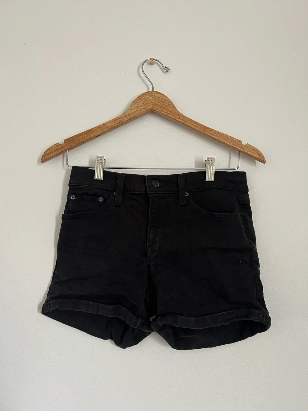Levis size 27